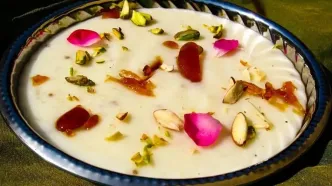 طرز تهیه فرنی با آرد برنج+فیلم / از این افطاری سبک و پرانرژی غافل نشوید