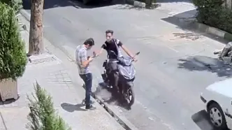 موبایل را چگونه بگیریم دزد نتواند بقاپد! /  دزد موبایل آموزش می‌دهد + فیلم