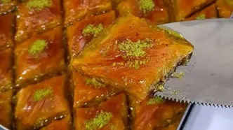 طرز تهیه یک باقلوای خوشمزه با پنیر در خانه