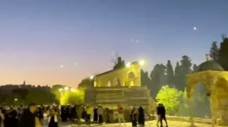 حمله صهیونیست‌ها به نمازگزاران در مسجد الاقصی/ ویدئو