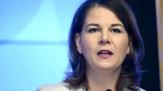 واکنش وزیر خارجه آلمان به دست ندادن الجولانی: او را از لبخند زیبایم محروم کردم!