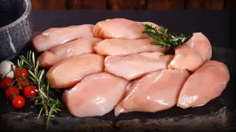 قیمت سینه مرغ ۱۵۲ هزار تومان شد | صادرات مرغ منجمد به عراق