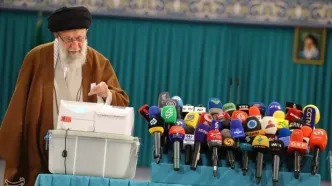 تصاویر: حضور رهبر انقلاب در دور دوم انتخابات مجلس شورای اسلامی