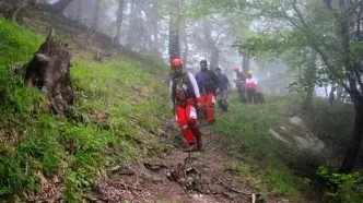 تیم جست‌وجو به دنبال نشانه‌های آتش سوزی احتمالی در محل سانحه+ فیلم