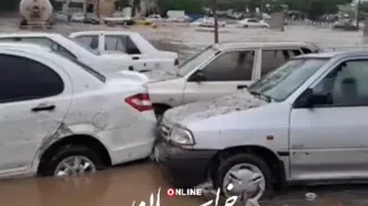 خسارت سیلاب در سیدی مشهد/ سیلاب خودروها را با خود برد