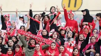 بنر عجیب یک دختر پرسپولیسی علیه درویش