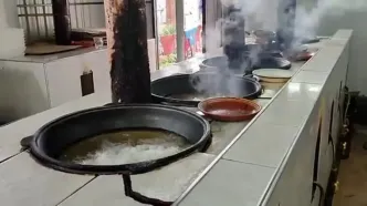 (ویدئو) غذای خیابانی در ازبکستان؛ روشی خاص برای تهیه ماهی سرخ شده در تاشکند