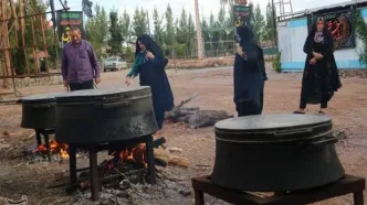 تصاویر: پخت آش نذری در روستای ده زیار کرمان