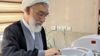 تصاویر حجت الاسلام پورمحمدی در شعبه اخذ رای انتخابات