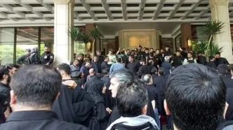 ماجرای تجمع مردم مقابل هتل اسپیناس و شیطنت خبرنگار خارجی