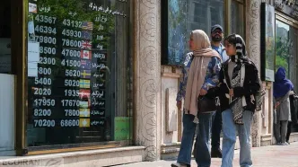 حرفهای درگوشی بازاریان در بازار دلار؛واکنش دلار به آمدن  پزشکیان - جلیلی