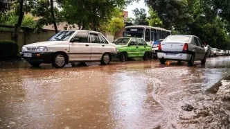 جستجوی محبوسان گرفتار در سیل میدان انقلاب با کمک غواصان