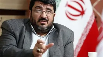 واکنش زیدآبادی به اظهارات اخیر ایزدی: ایشان با چه منطقی با پیام صلح نظامیان مخالف، اما با پیام جنگ آنها موافق است؟