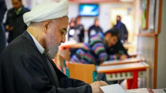 روحانی رأی خود را به صندوق انداخت