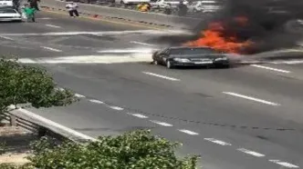 تصاویر هولناک ازآتش گرفتن خودرو در بزرگراه آزادگان | خودروی گرانقیمت ماکسیما در آتش سوخت