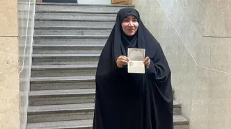 سومین کاندیدا زن وارد ستاد انتخابات وزارت کشور شد + عکس
