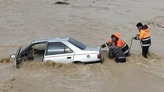 سیلاب در این شهر ۴ خودرو را با خود برد