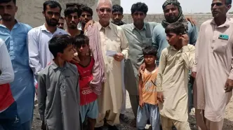 علی ربیعی با تیپ متفاوت در صف رای + ببینید