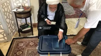 مهدی کروبی رای خود را به صندوق انداخت