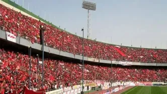 تقابل دیدنی پرسپولیس با مس رفسنجان/ حضور جمعی از پیشکسوتان و هنرمندان طرفدار پرسپولیس در ورزشگاه آزادی/ ویدئو