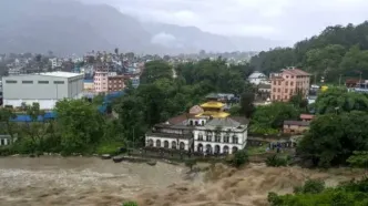 کشته شدن ۱۱ تن در  پی رانش زمین در نپال