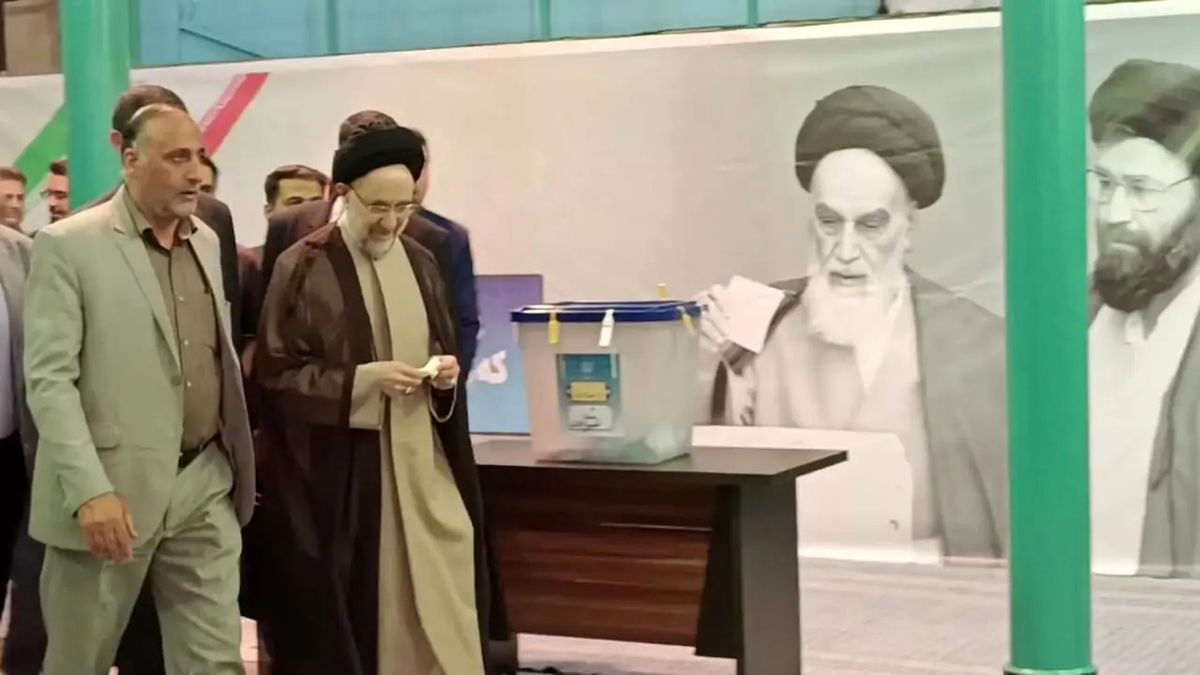 شعار مردم پس از دیدن محمد خاتمی در جماران