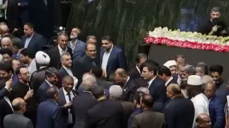 ببینید | تشویق پزشکیان توسط میهمانان حاضر در صحن مجلس پس از پایان سخنرانی