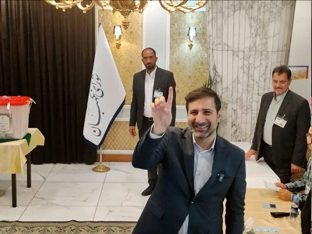 حضور شخصیت های سیاسی در مرحله دوم رای گیری چهاردهمین دوره انتخابات ریاست جمهوری/گزارش تصویری