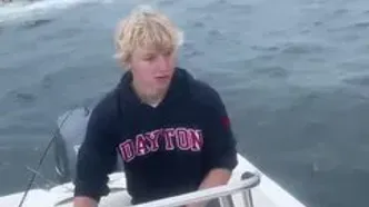(ویدئو) نهنگ غول‌پیکر قایق ماهیگیری را واژگون کرد