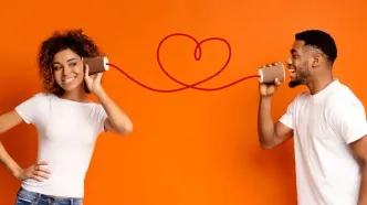 عشق پنهان در مردان: 5 نشانه‌ای که نشان می‌دهد او عاشق شماست