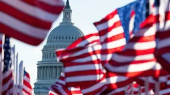 ببینید | پرچم آمریکا در واشنگتن به آتش کشیده شد