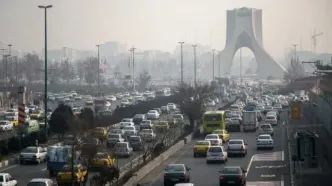 تصویر  ماشینی عجیب با 90 کیلو روکش طلا در تهران