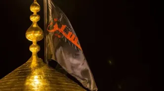 اهتزاز پرچم عزای حرم امام حسین(ع) در آغاز ماه محرم+ فیلم