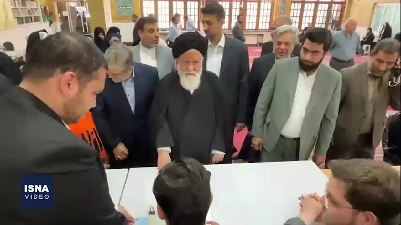 آیت‌الله علم‌الهدی رأی خود را در صندوق انداخت
