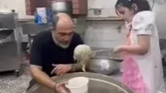 نذری کشیدن مهران غفوریان و دخترش در روز تاسوعا + فیلم