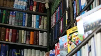 کتابفروشی امیر کبیر در چهار راه استانبول با ۲۳ میلیون تومان به صرافی تبدیل شد/ عکس
