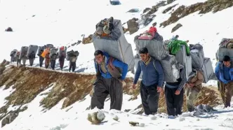 کولبر برای نان می‌جنگد و قاچاقچی نیست