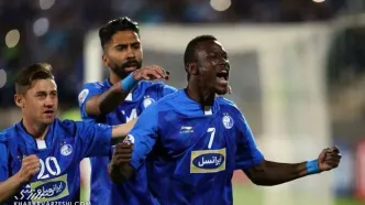 قبل از بازی با الهلال زیر پای مهاجم استقلال نشسته بودند!/ جلسه محرمانه با بازیکن استقلال در کویت