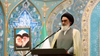 امام‌جمعه قم:  آمریکا گزینه‌ای جز مذاکره با ایران ندارد؛  رسانه‌‌های دشمنان با انتشار اخبار ضدونقیض، افکار عمومی را سردرگم می‌کنند،  همگان باید گوش به فرمان رهبری باشند