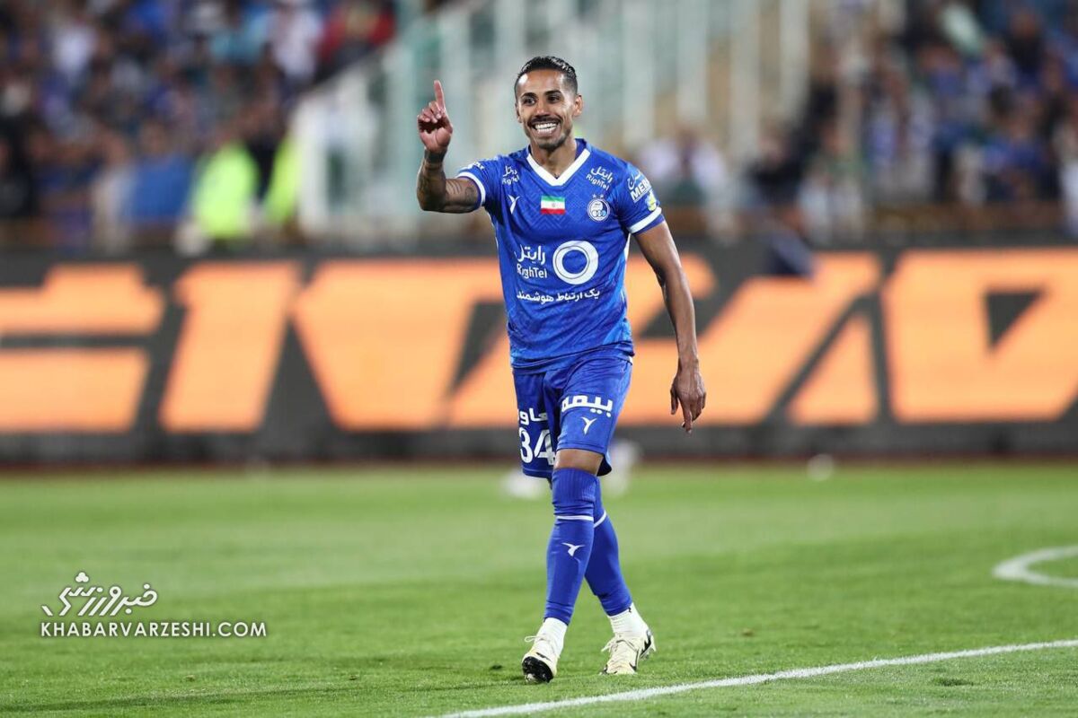 مدافع سابق استقلال نارنجی پوش شد