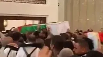 تصویری از مراسم تشییع شهید هنیه با شعار " "بالروح بالدم .. نفدیک یا أقصى" "روح و جانمان فدای اقصی"