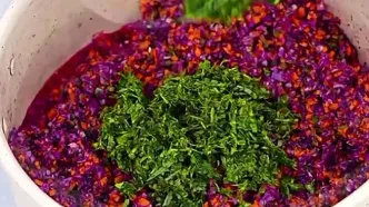 طرز تهیه ترشی هفت رنگ؛ یک چاشنی خوشمزه و چشم‌نواز!