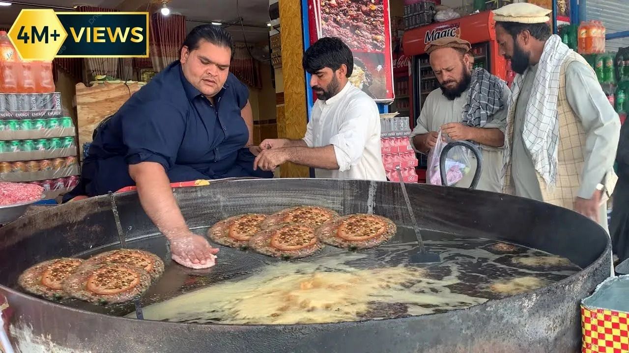 (ویدئو) غذای خیابانی در افغانستان؛ پخت چپلی کباب در جلال آباد