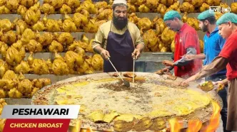 (ویدئو) غذای خیابانی در پاکستان؛ پخت ماهی و میگو به روش سنتی