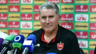 سرمربی پرسپولیس از ایران رفت!