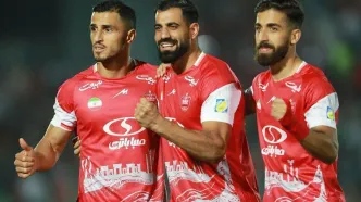 (عکس) پرچم خاص زنان پرسپولیسی در شهر قدس