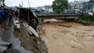 سیل در نپال جان دست‌کم ۱۰۰ نفر را گرفت