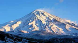 (عکس) نمایی خیره کننده از قله دماوند در دل کویر مرنجاب