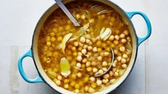 طرز تهیه نخود آب برای سرماخوردگی ؛ بهترین غذای تقویتی برای سرماخوردگی | با این ترفند نفخ نخود از بین می‌رود