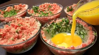 طرز تهیه یک غذای متفاوت ولی ساده با گوشت چرخ کرده و پیاز (ویدئو)